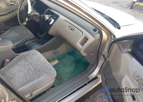 2001 Honda Accord 2.3 Ex z USA, uszkodzony, nr VIN 1HGCG66841A070901